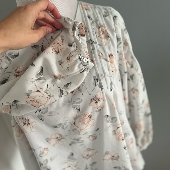 Skies Are Blue Floral Top - Picture 11 of 15